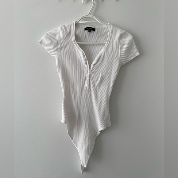 Jluxlabel White Short Sleeve Ribbed Henley Body Suit - size M/6 - Picture 1 of 6